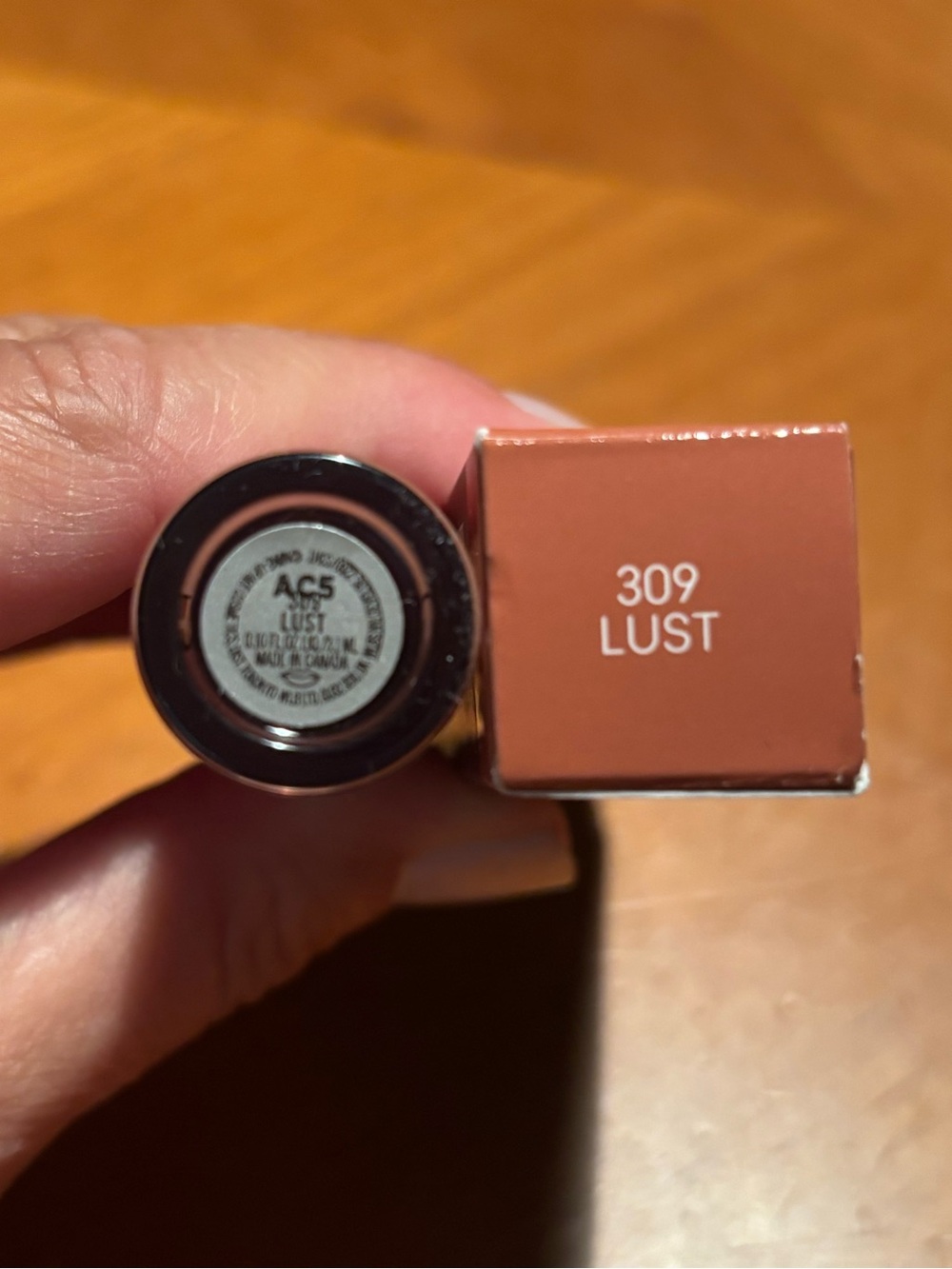 MAC Lipglass Lust - Picture 8 of 15